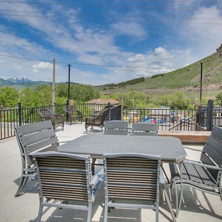 Central Lava Hot Springs Studio With Deck And Views! المظهر الخارجي الصورة